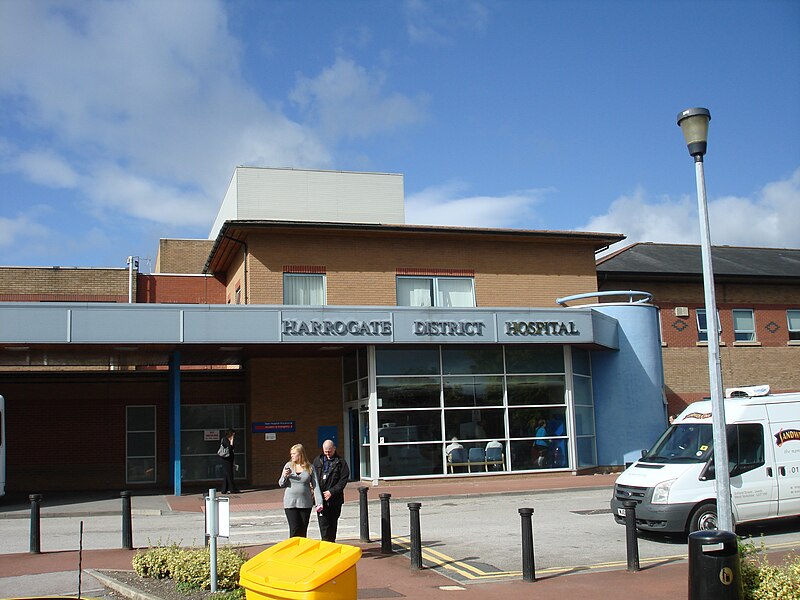 File:Harrogate district hospital main entrance.JPG