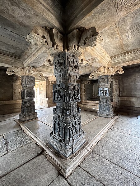 File:Hazara Rama Temple pillars Hampi.jpg