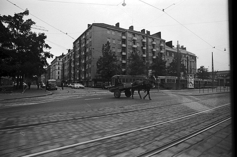 File:Helsinki 1970, Mannerheimintie 70, 72 - ser054810 - hkm.HKMS000005-km0000nzou.jpg