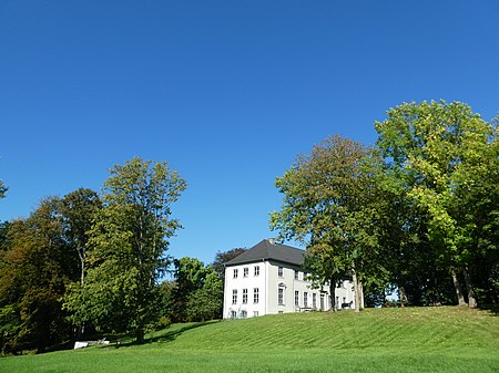 Herrenhaus Altfresenburg vom Feld