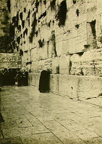 File:Historical images of the Western Wall - 1920 C SR 016a.JPG