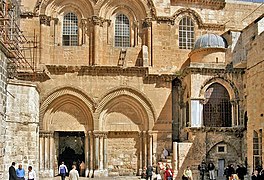 Hoofingang van die Kerk van die Heilige Graf in Jerusalem.