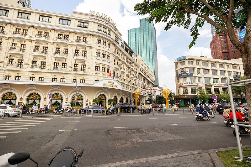 Vừa - Hotel Majestic Saigon - Khách sạn Majestic Saigon