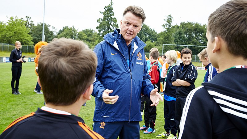 File:ING Ballenjongens en -meiden Selectiedag met Bondscoach Louis van Gaal.jpg