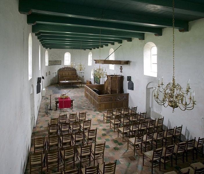 File:Interieur kerk, overzicht vanaf orgelgalerij - Ezinge - 20399880 - RCE.jpg