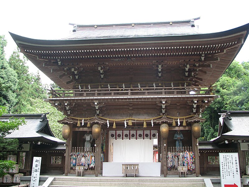 File:Isasumi Shrine romon.jpeg