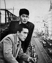 Yukio Mishima (lower) with Shintaro Ishihara in 1956(At the roof of the Bungeishunjū Building in Ginza 6-chome)