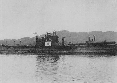 Tập_tin:Japanese_submarine_I-165_in_1945.jpg