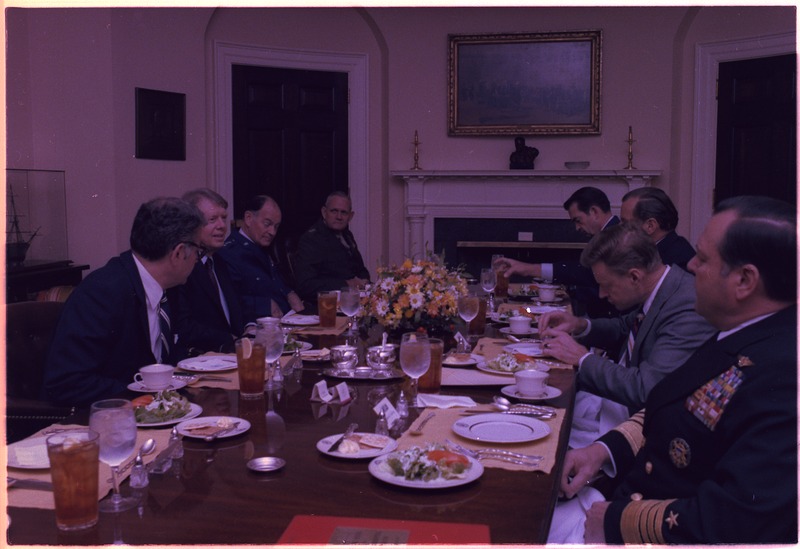 File:Jimmy Carter hosts luncheon with the Joint Chiefs of Staff - NARA - 176990.tif