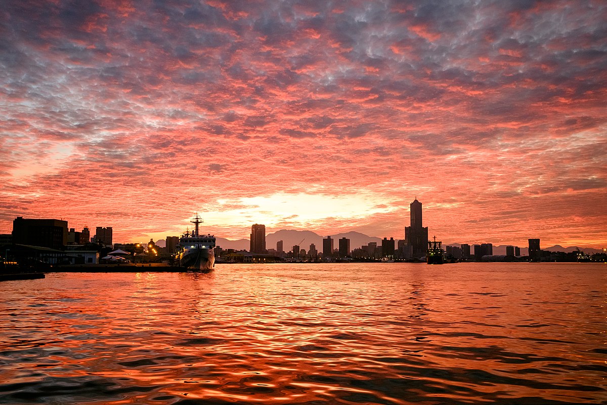 ファイル:Kaohsiung harbor sunrise skyline.jpg - Wikipedia