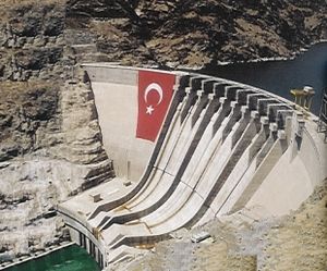 Barrage de Karakaya.jpg