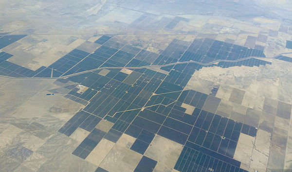 Aqueduct and surrounding farms in Kern County