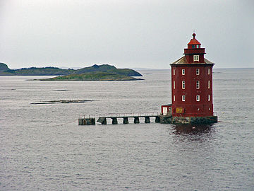 Береговой маяк на острове. Kjeungskjær, Норвегия