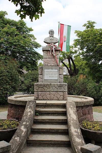 File:Kossuth Memorial in Rákoscsaba.JPG