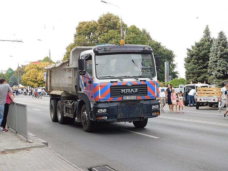File:Kraz dump truck at day of the city; 14.09.19.jpg