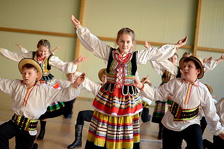 Учи народ. Народные танцы. Народные танцы для детей. Национальные танцы для детей. Дети в народных костюмах.