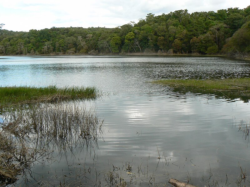 File:Laguna La Mochila.jpg