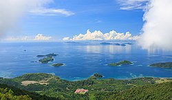 Pemandangan Teluk Darvel dari Gunung Silam