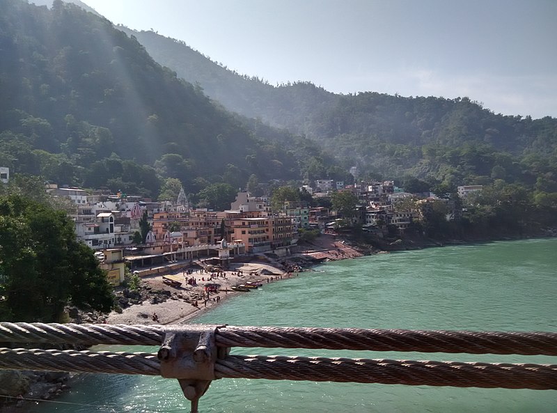 File:Laxman Jhula, Rishikesh.jpg