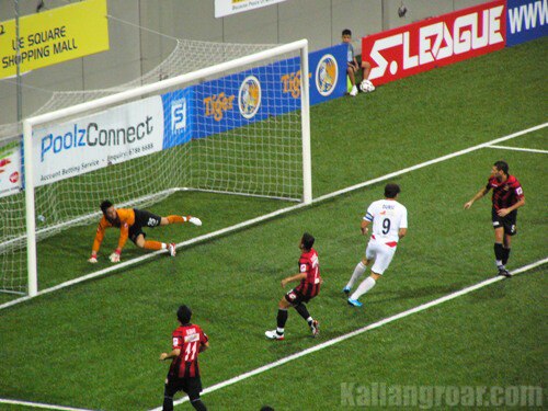 DPMM playing against SAFFC during the 2009 S.League Cup Final