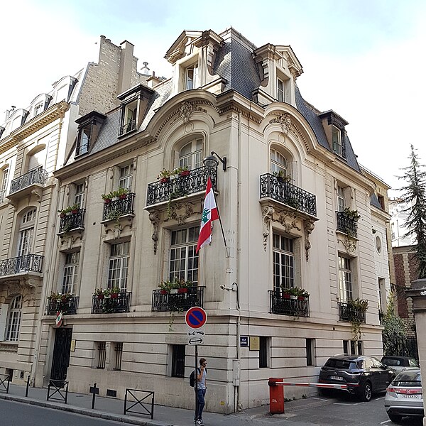 Archivo:Lebanese Embassy, Paris 16 September 2019.jpg