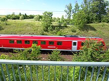 Der Leinakanal unterquert die Bahnstrecke als Düker