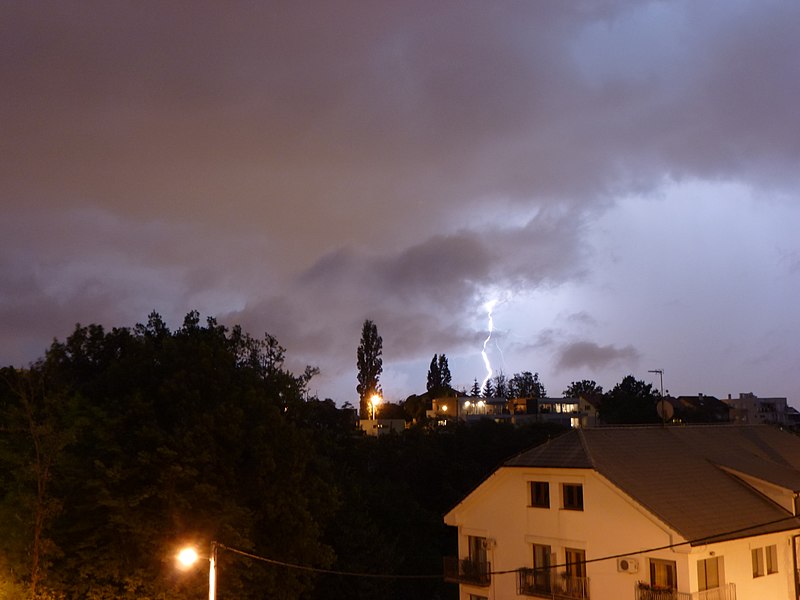 File:Lightning above Zagreb - panoramio.jpg