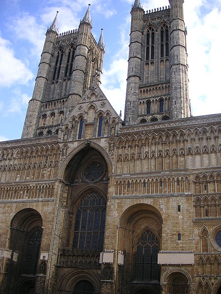 ไฟล์:Lincoln_cathedral_01_westfront.jpg