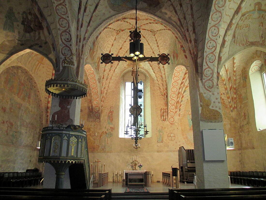 File:Lohja Church interior 2.jpg