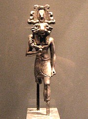 Stříbrná soška představující boha Harsafa - muzeum Louvre.