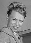 Ljudmila Belousova(no) alt. Ludmila Belousova(eng). 1968 försvarade hon sitt OS-guld som hon vann första gången i OS 1964.