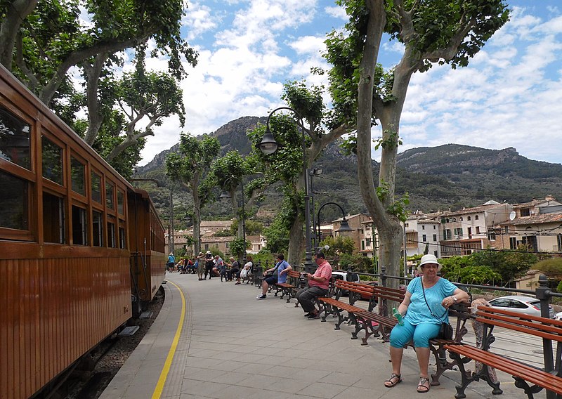 File:MAJORKA-FERROCARRIL DE SOLLER, AB-121.jpg