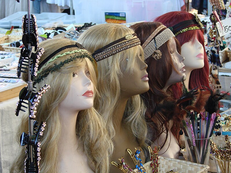 File:Mannequins Béziers 06.jpg