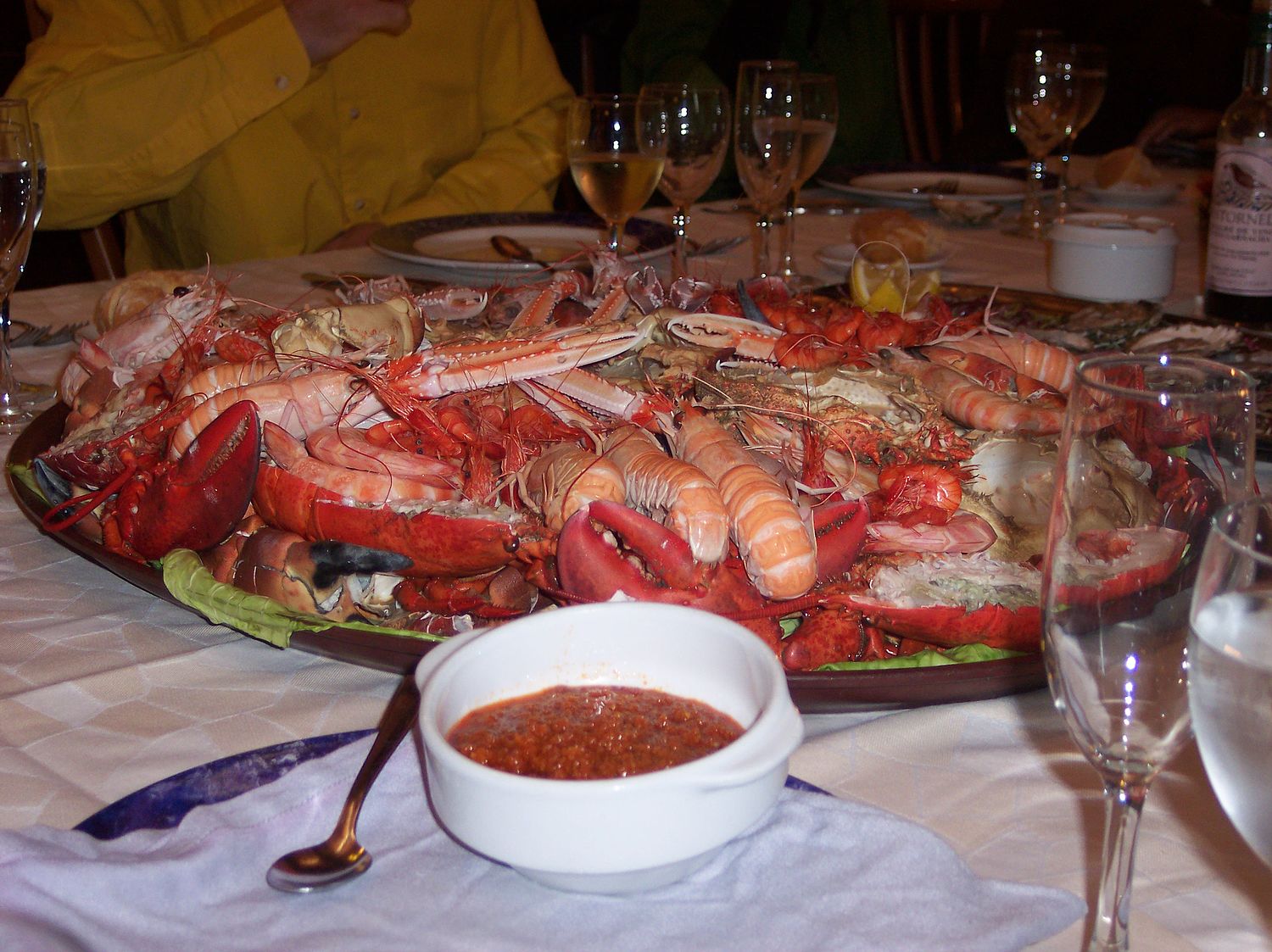 https://upload.wikimedia.org/wikipedia/commons/thumb/7/7f/Mariscada.jpg/1500px-Mariscada.jpg