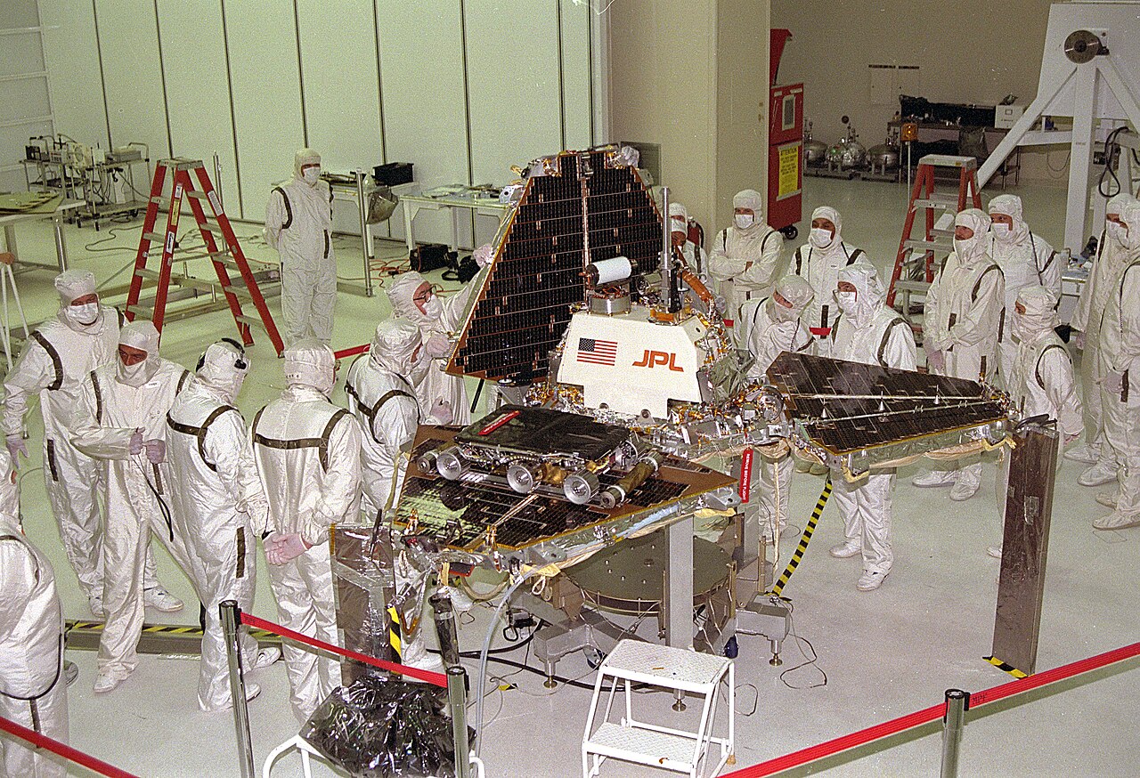 File Mars Pathfinder Lander Preparations Jpg Wikimedia Commons