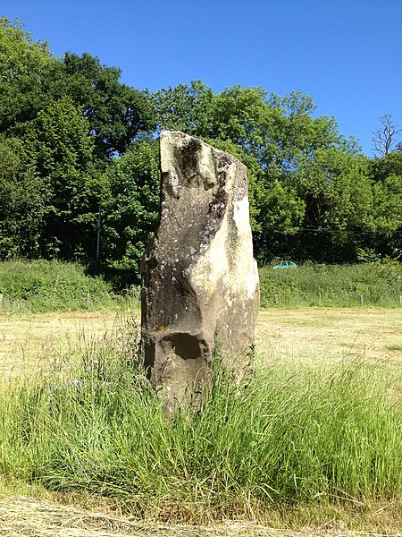 File:Menhir de Montcorbeau 10.JPG