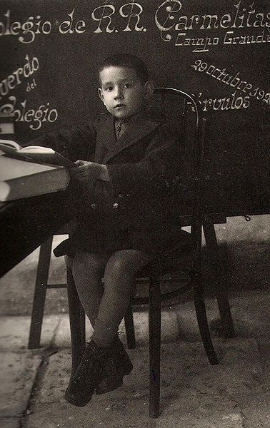 File:Miguel Delibes de niño.jpg