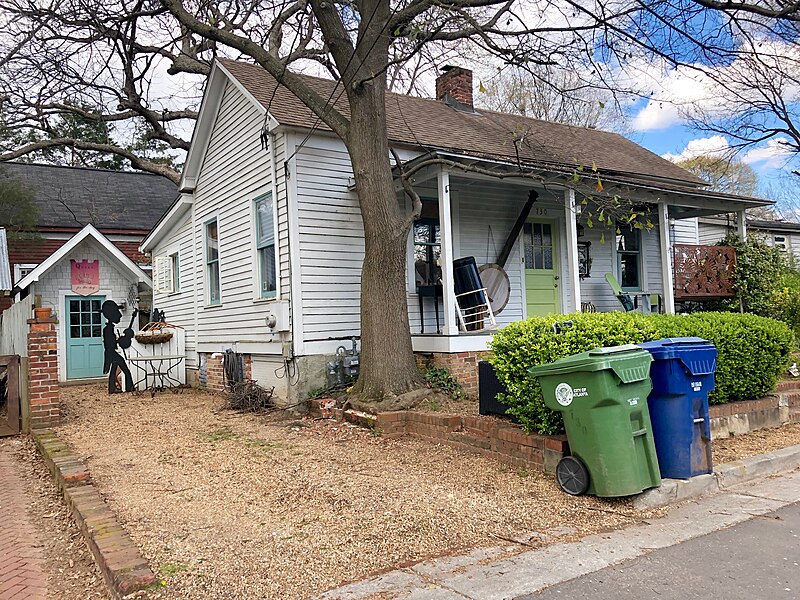 File:Mollie Street, Cabbagetown, Atlanta, GA - 46551088205.jpg