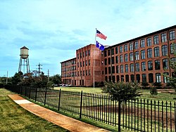 Monaghan Mill u Greenvilleu, SC (prednja fasada) .JPG