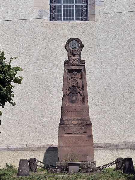 File:Moncey (Doubs) monument à la mémoire du Maréchal Moncey hdsr Vlux5 L1032636.jpg