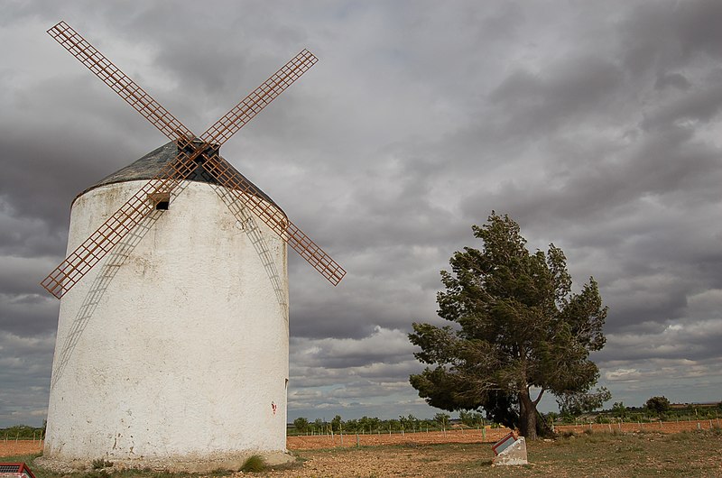 File:Muíño en Ledaña.jpg