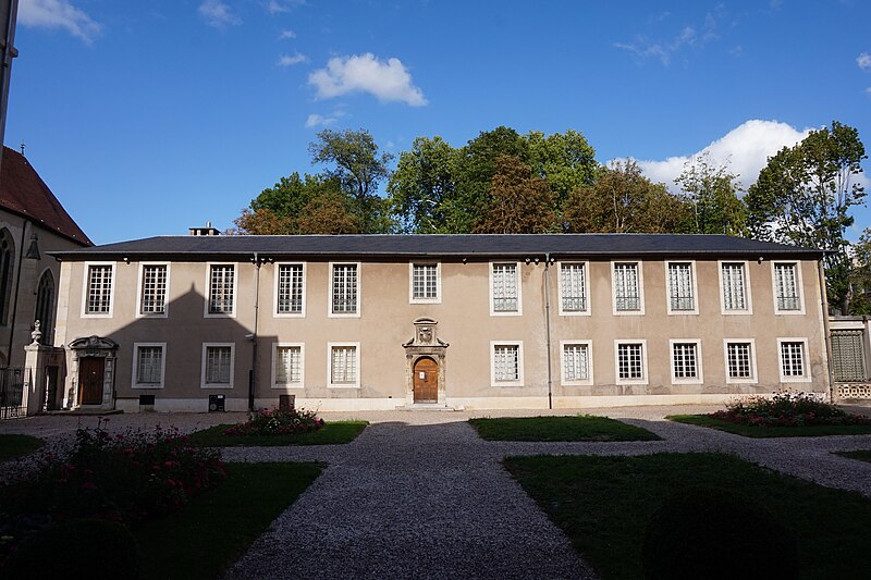 File:Musée lorrain MB cour bâtiment 19e.jpg