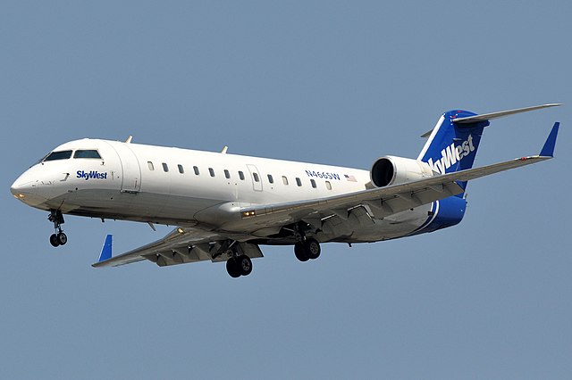 A Bombardier CRJ200 painted in SkyWest livery.