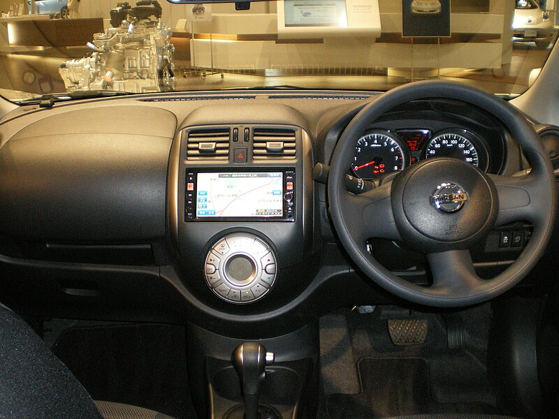 File:NISSAN LATIO N17 03.JPG