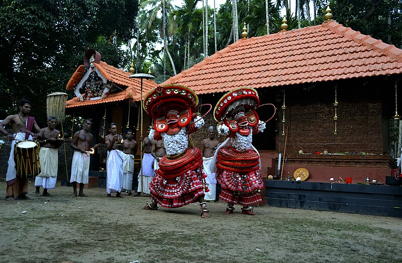 File:Narikode Parammal Theyyam.jpg