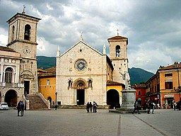 Sankt Benediktus kyrka, vid Piazza San Benedetto i Norcia.