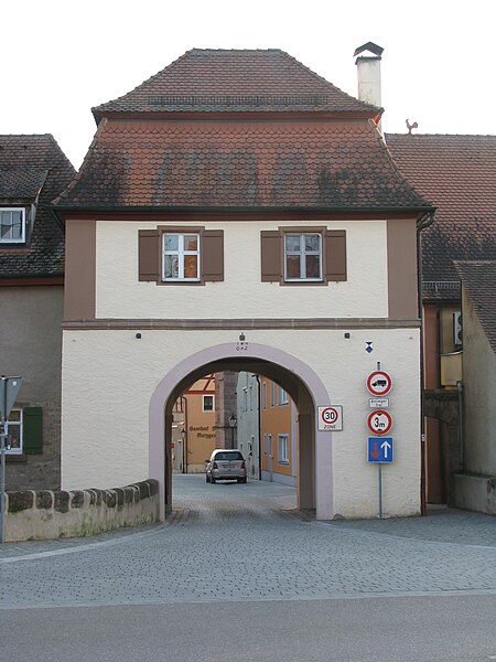 File:Oberes Tor in Merkendorf.JPG