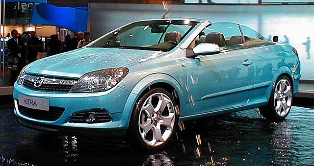 File:Opel Astra TwinTop auf der IAA 2005.jpg - Wikimedia Commons