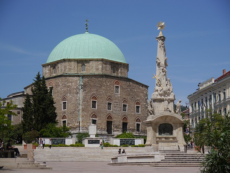 File:Pécs Ex-Moschee Gazi Khassim 5.JPG