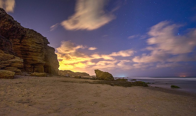 File:Palmachim beach 6, Israel.jpg